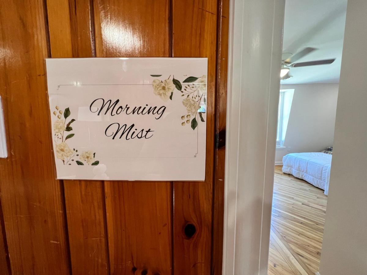 The Washington Inn Galax Room photo