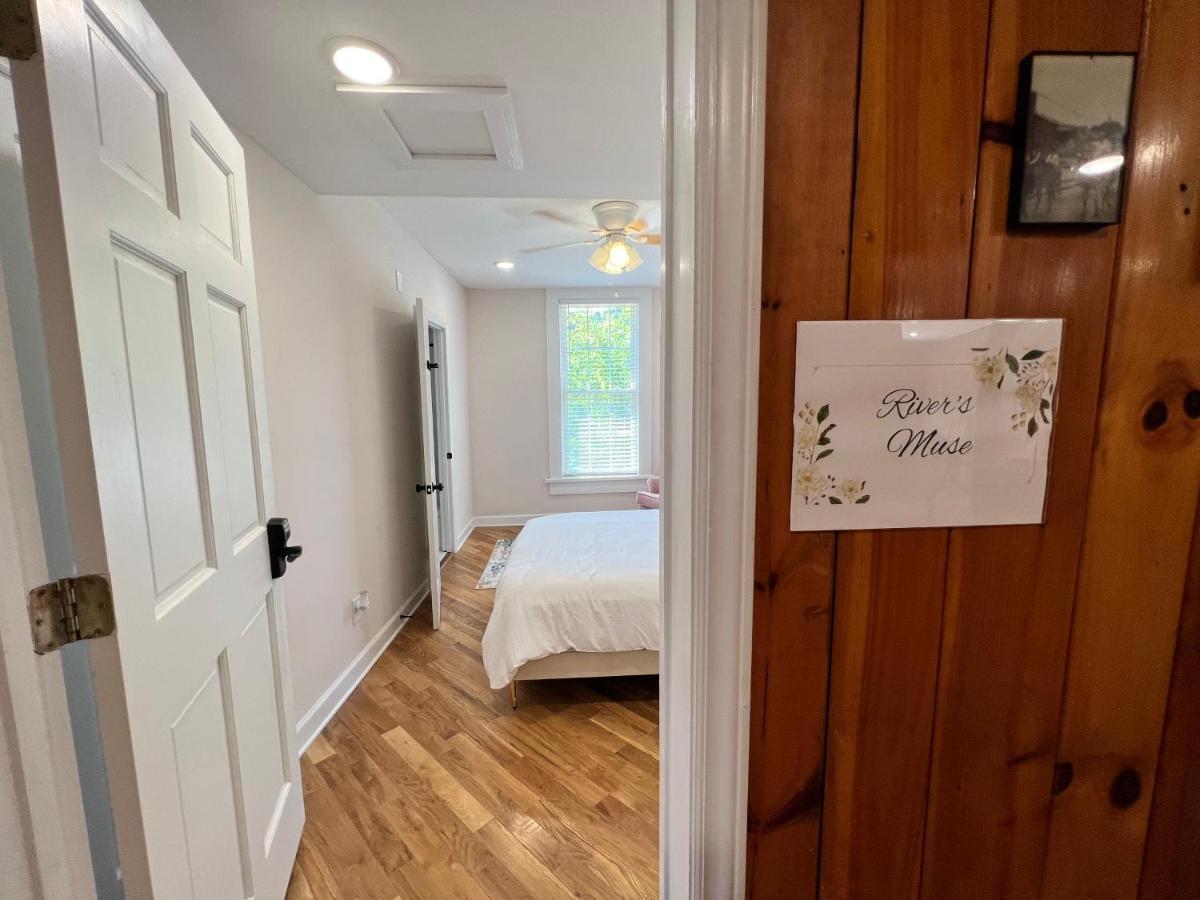 The Washington Inn Galax Room photo