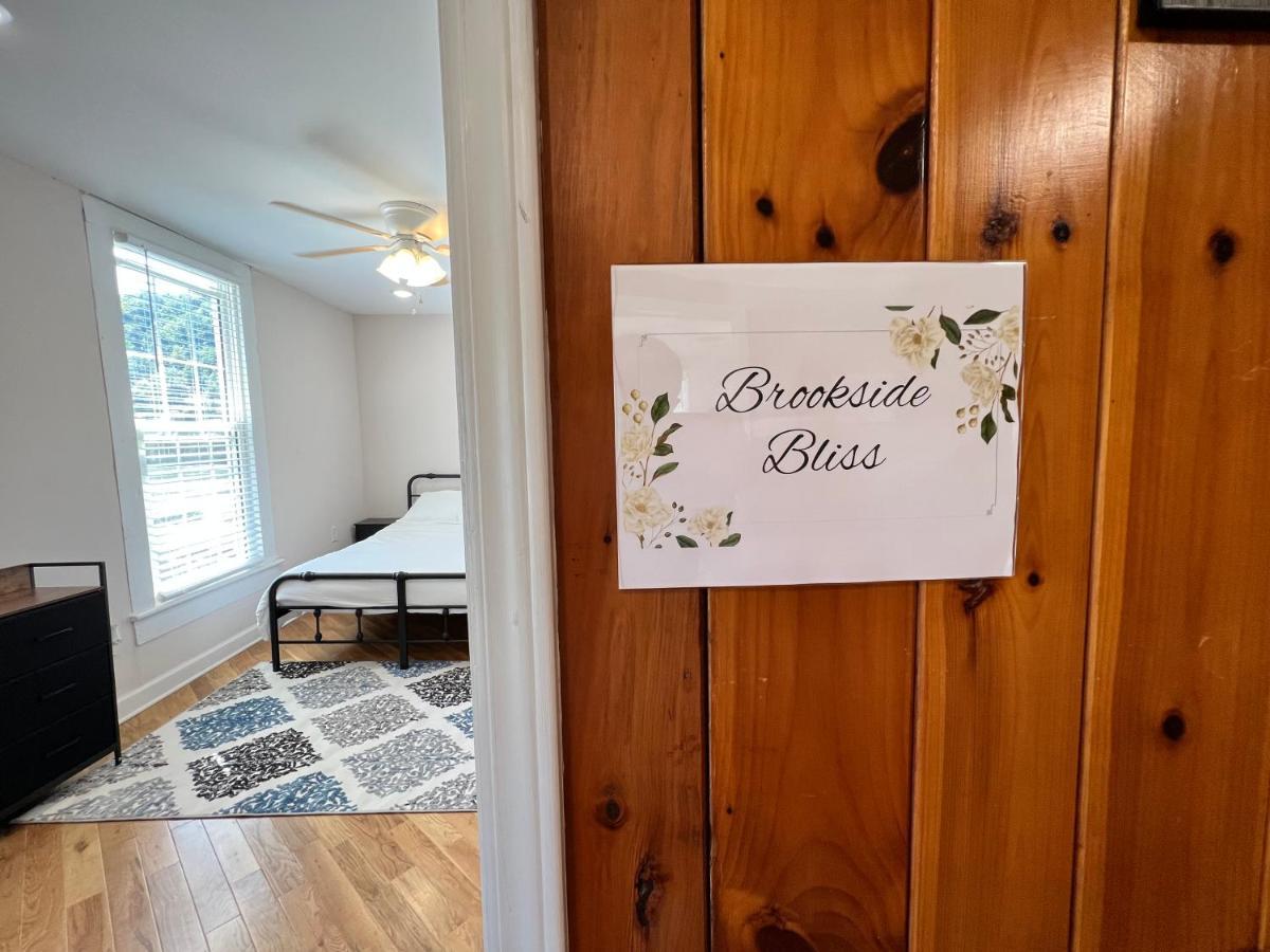 The Washington Inn Galax Room photo