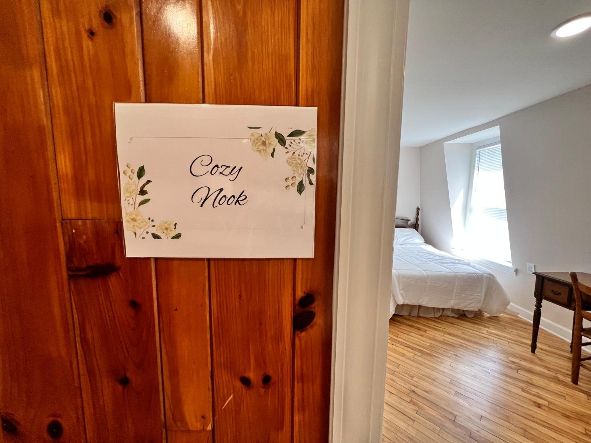 The Washington Inn Galax Room photo