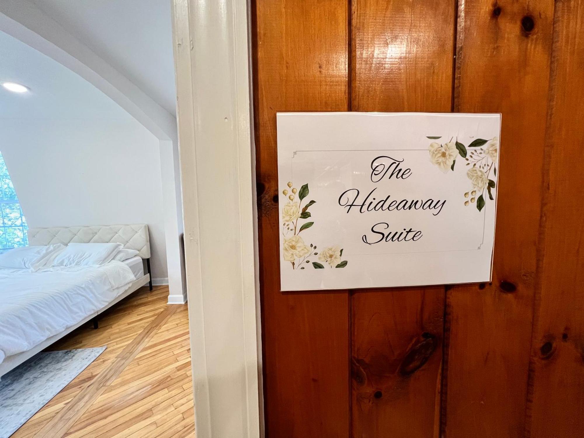 The Washington Inn Galax Room photo
