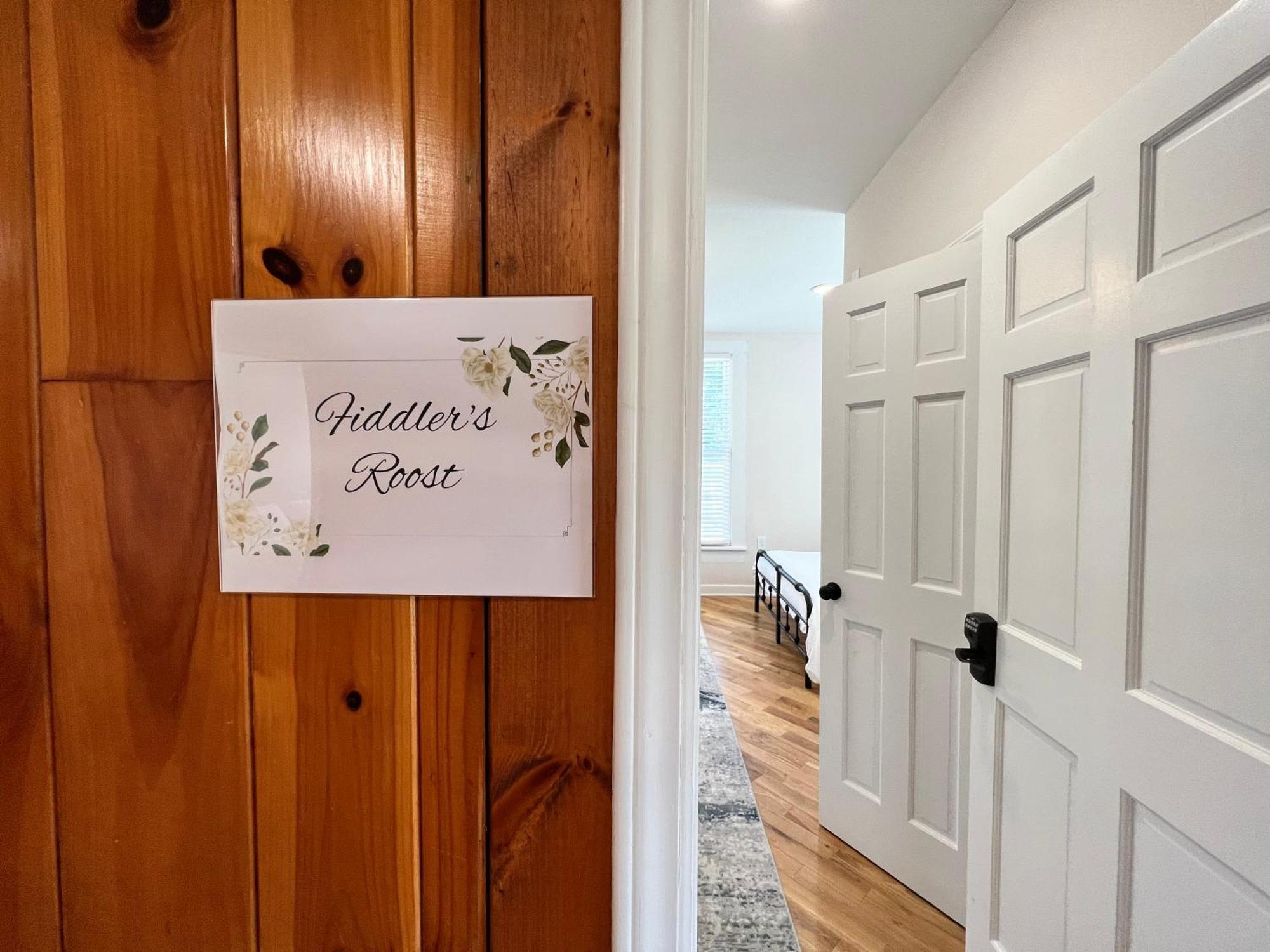 The Washington Inn Galax Room photo