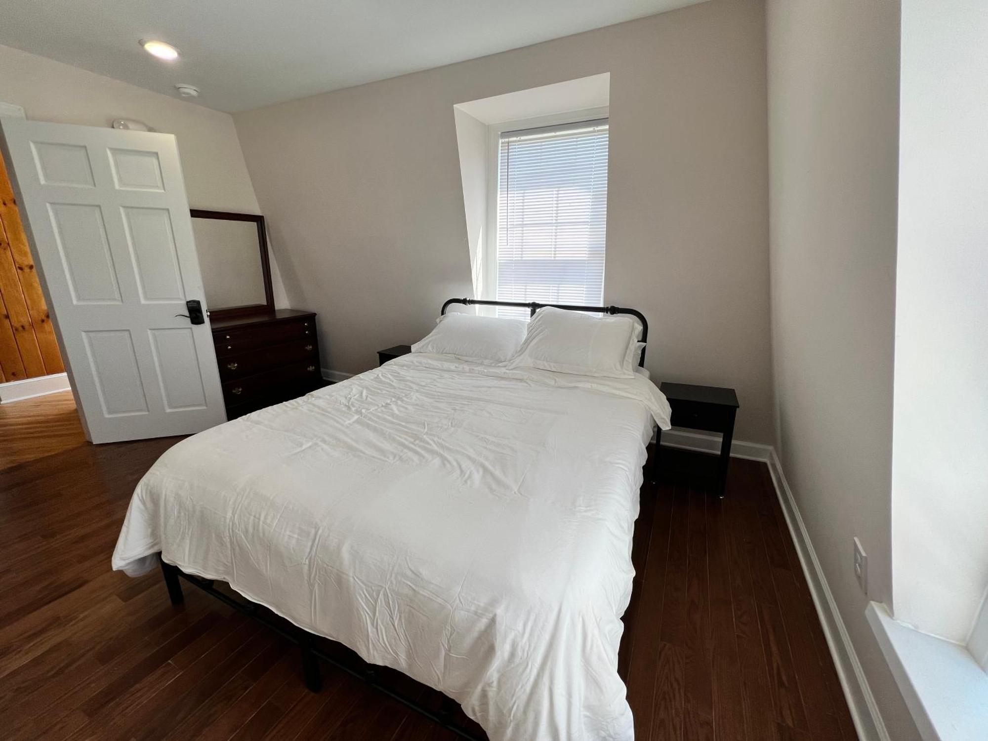 The Washington Inn Galax Room photo