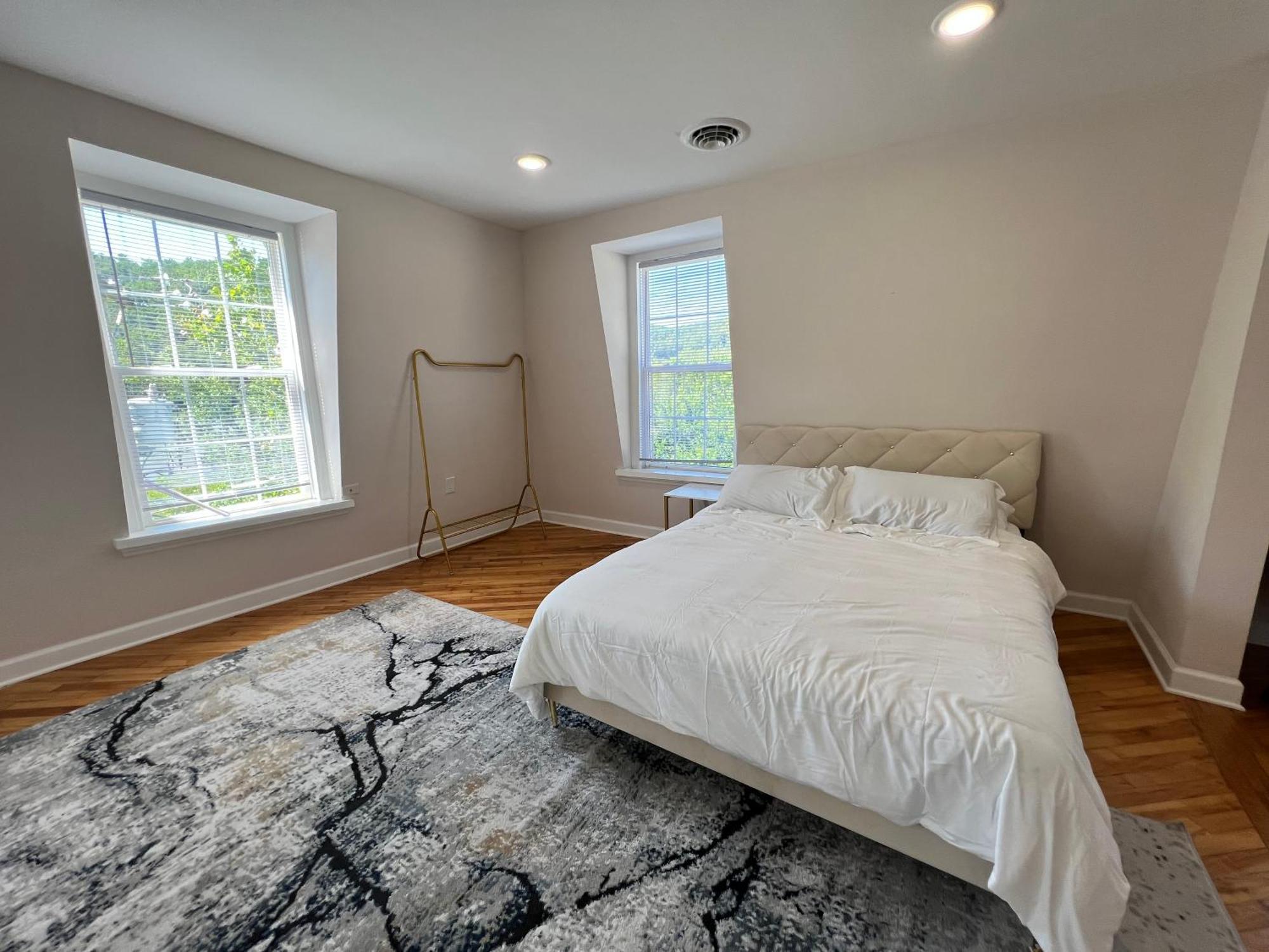 The Washington Inn Galax Room photo