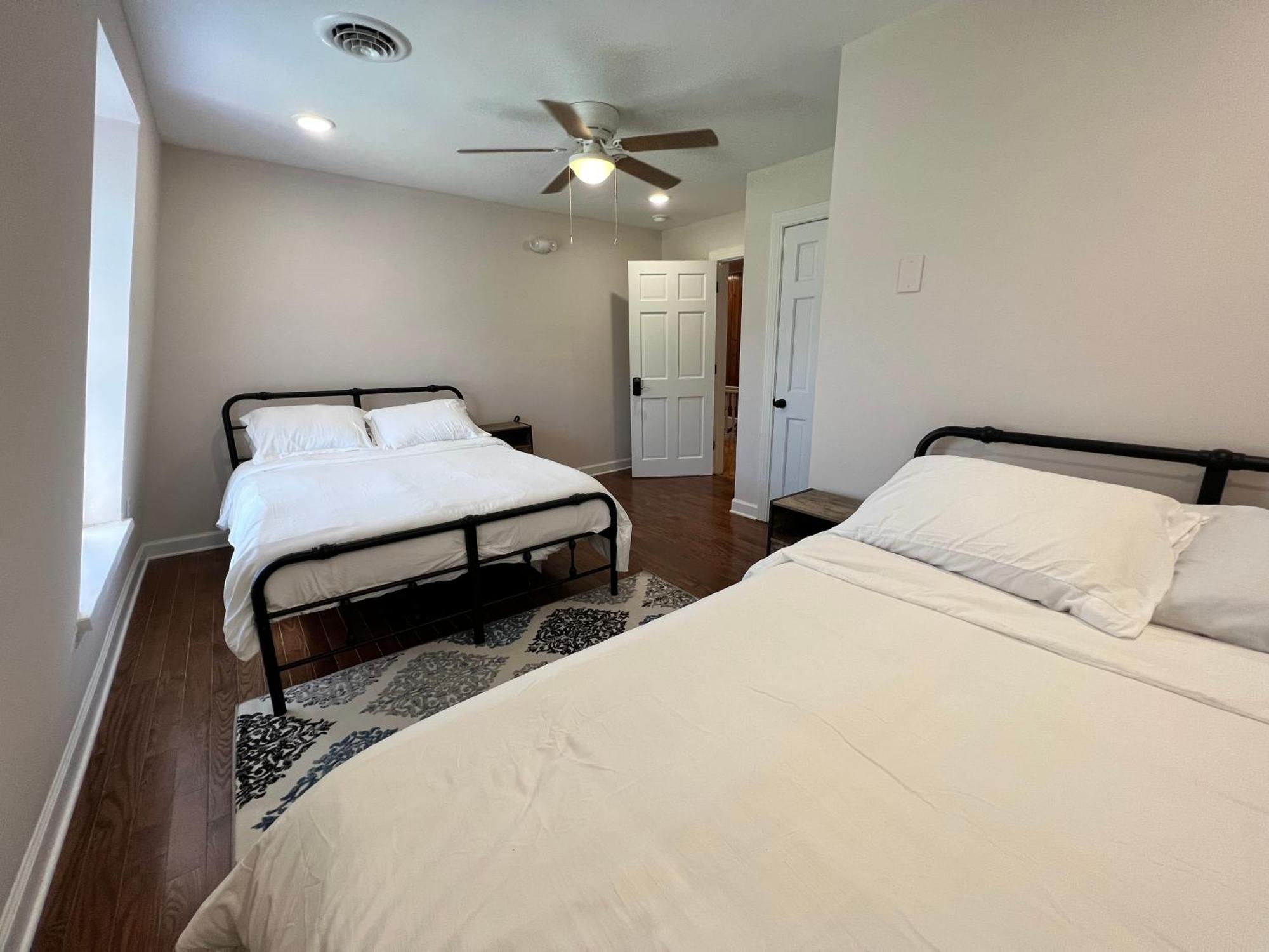 The Washington Inn Galax Room photo