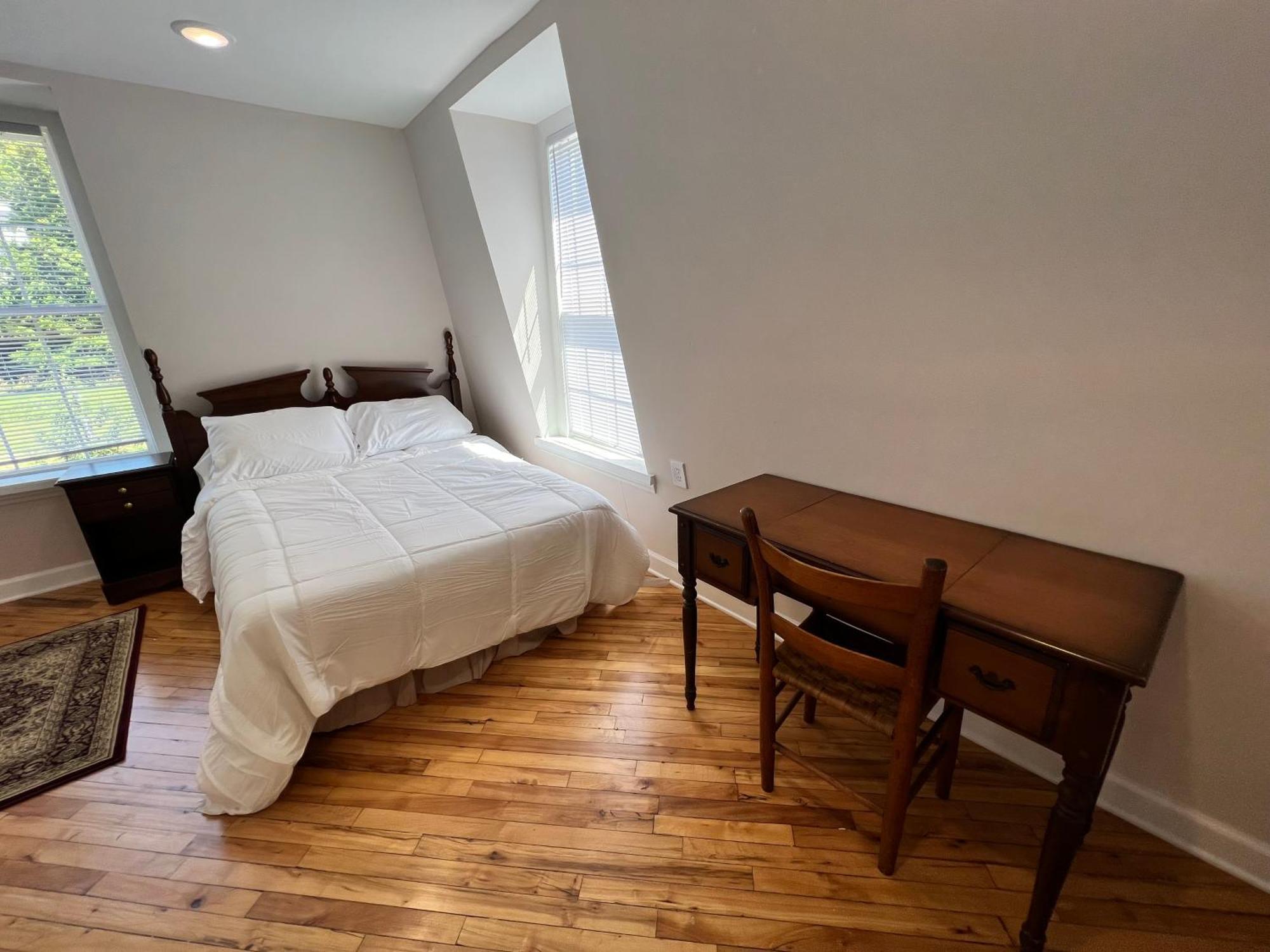 The Washington Inn Galax Room photo