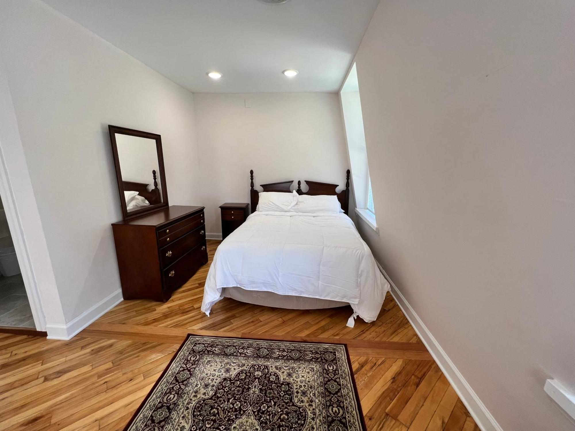 The Washington Inn Galax Room photo