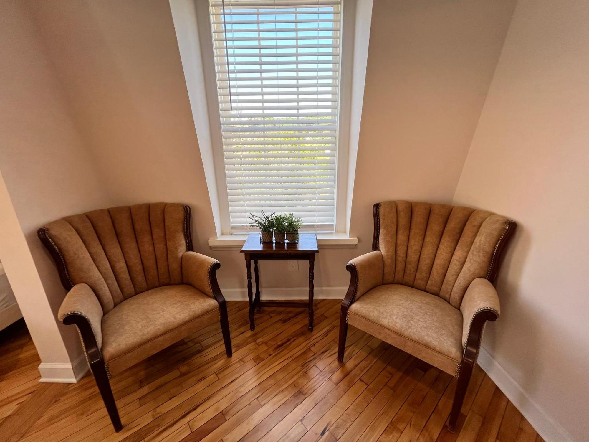 The Washington Inn Galax Room photo