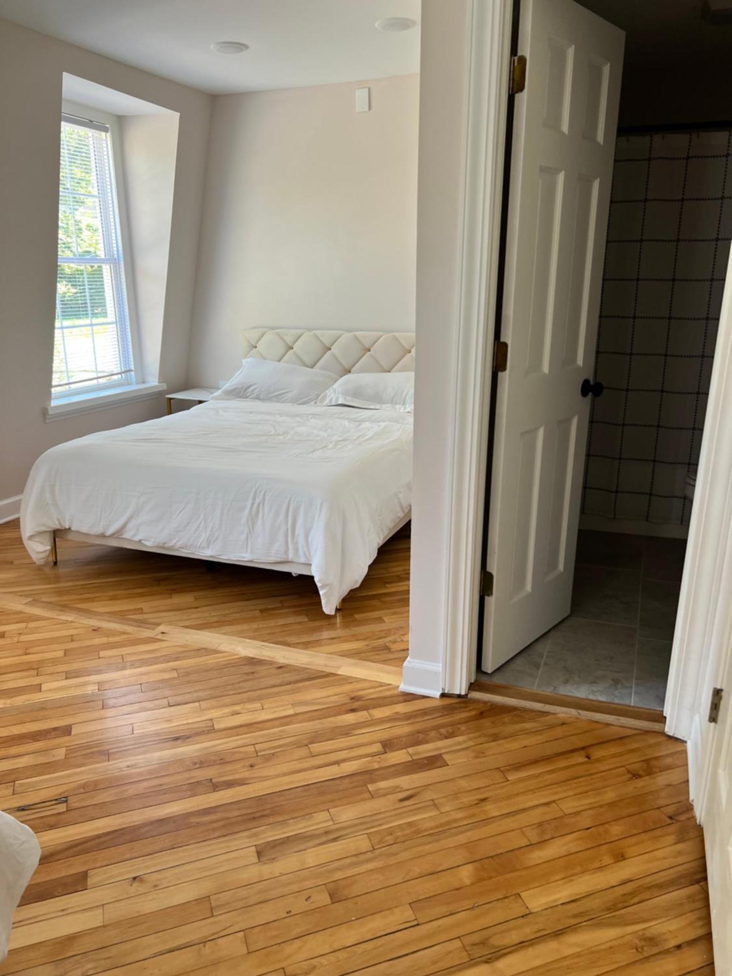 The Washington Inn Galax Room photo