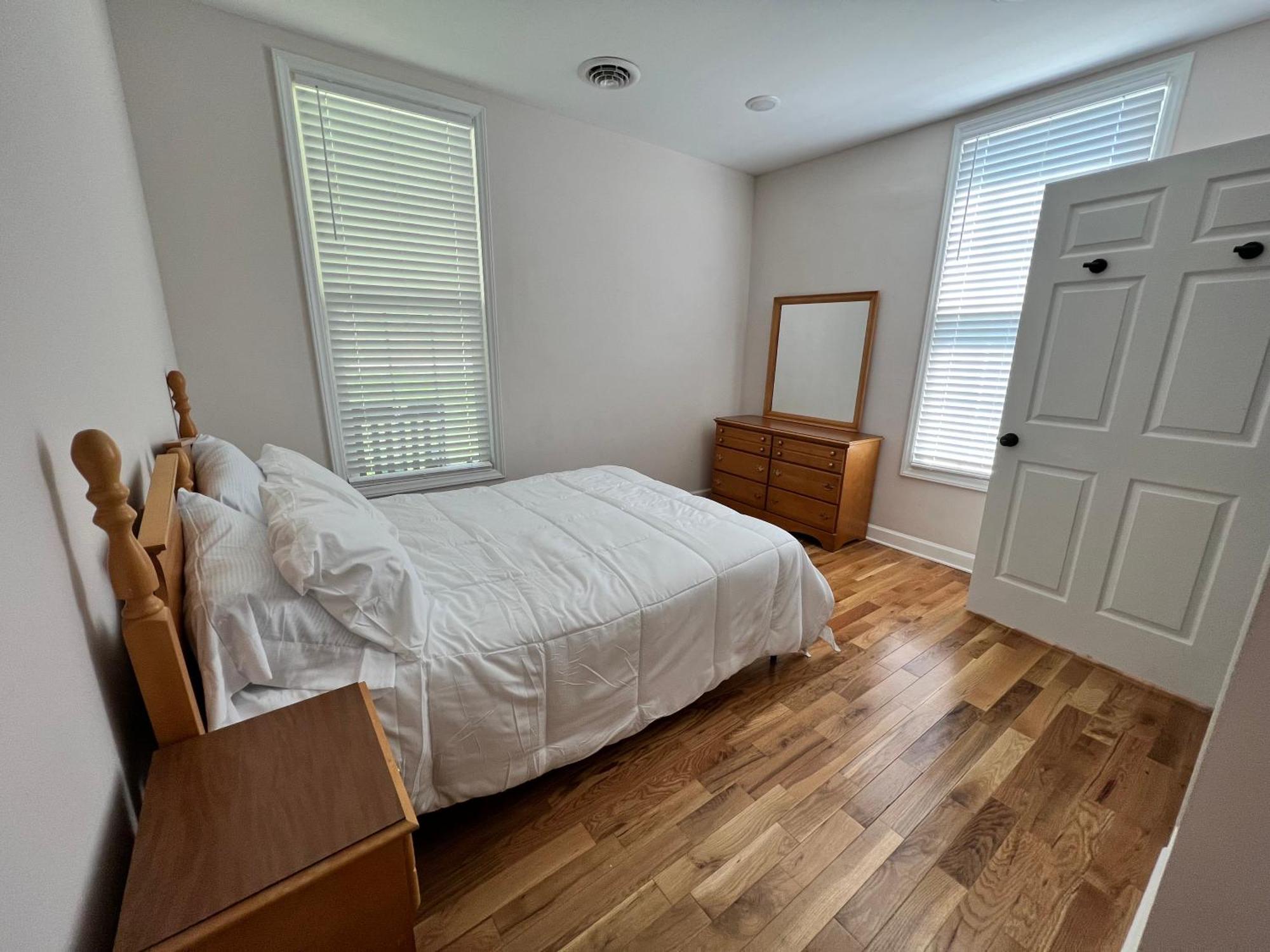 The Washington Inn Galax Room photo